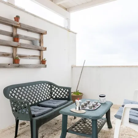 דירה Guesthost - Colorful Flat With Terrace & Parking