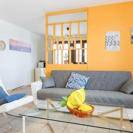 Colorful Flat With Terrace & Parking Apartment