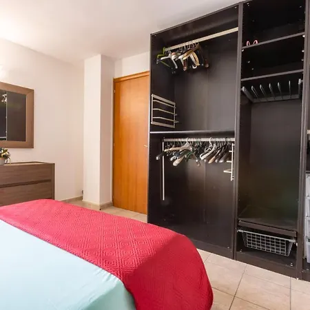 Guesthost - Colorful Flat With Terrace & Parking شقة ليتشي