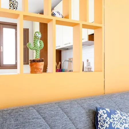 Apartment Colorful Flat With Terrace & Parking *