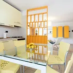 Guesthost - Colorful Flat With Terrace & Parking Apartment