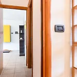 Guesthost - Colorful Flat With Terrace & Parking Apartment *