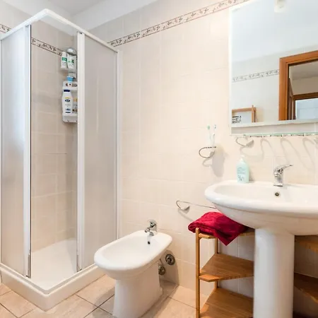 Appartement Colorful Flat With Terrace & Parking